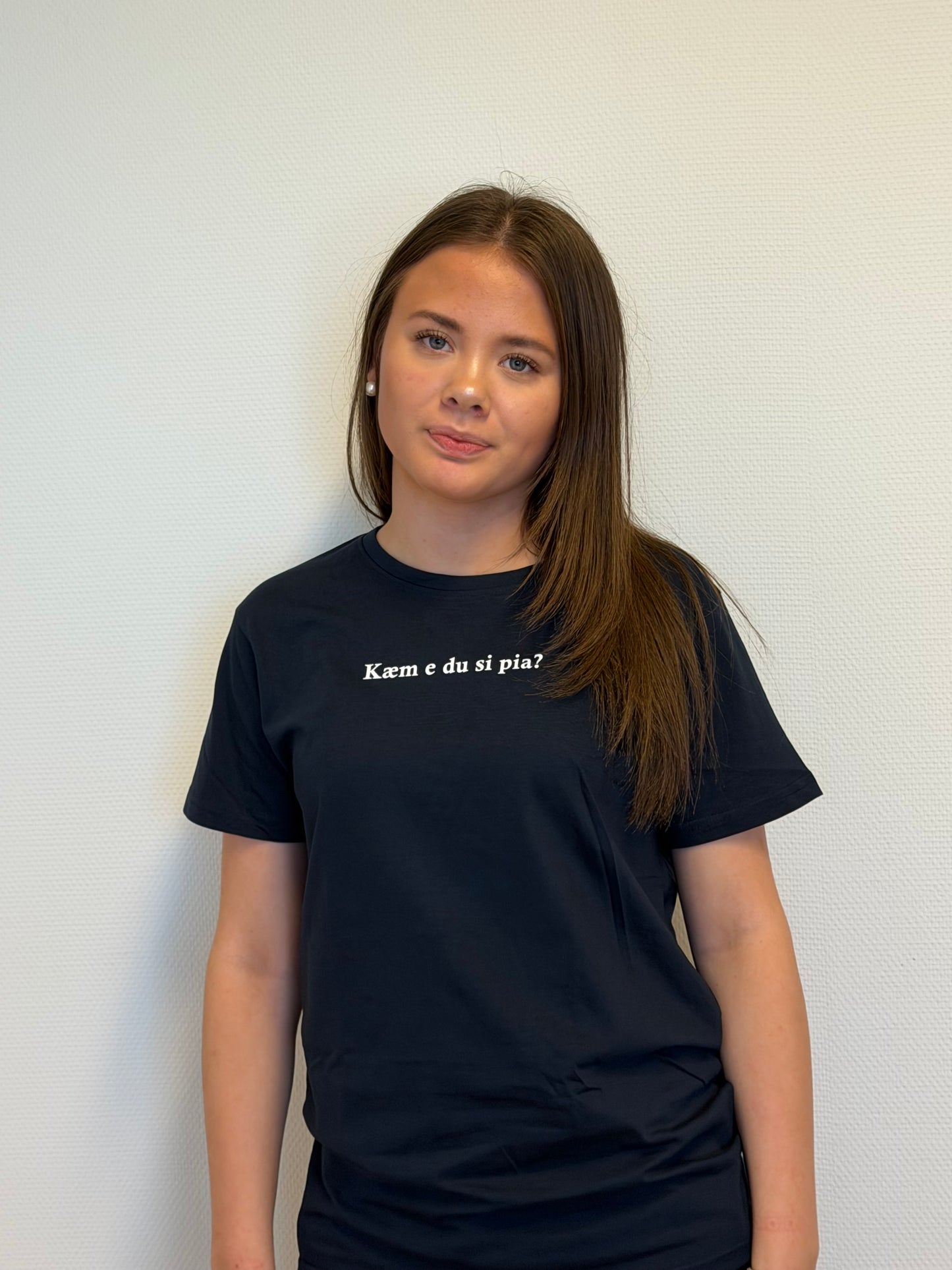 T-Skjorte "KÆM E DU SI PIA?" Unisex