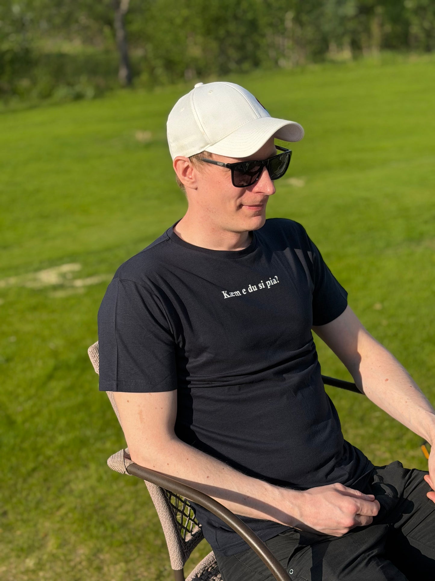 T-Skjorte "KÆM E DU SI PIA?" Unisex
