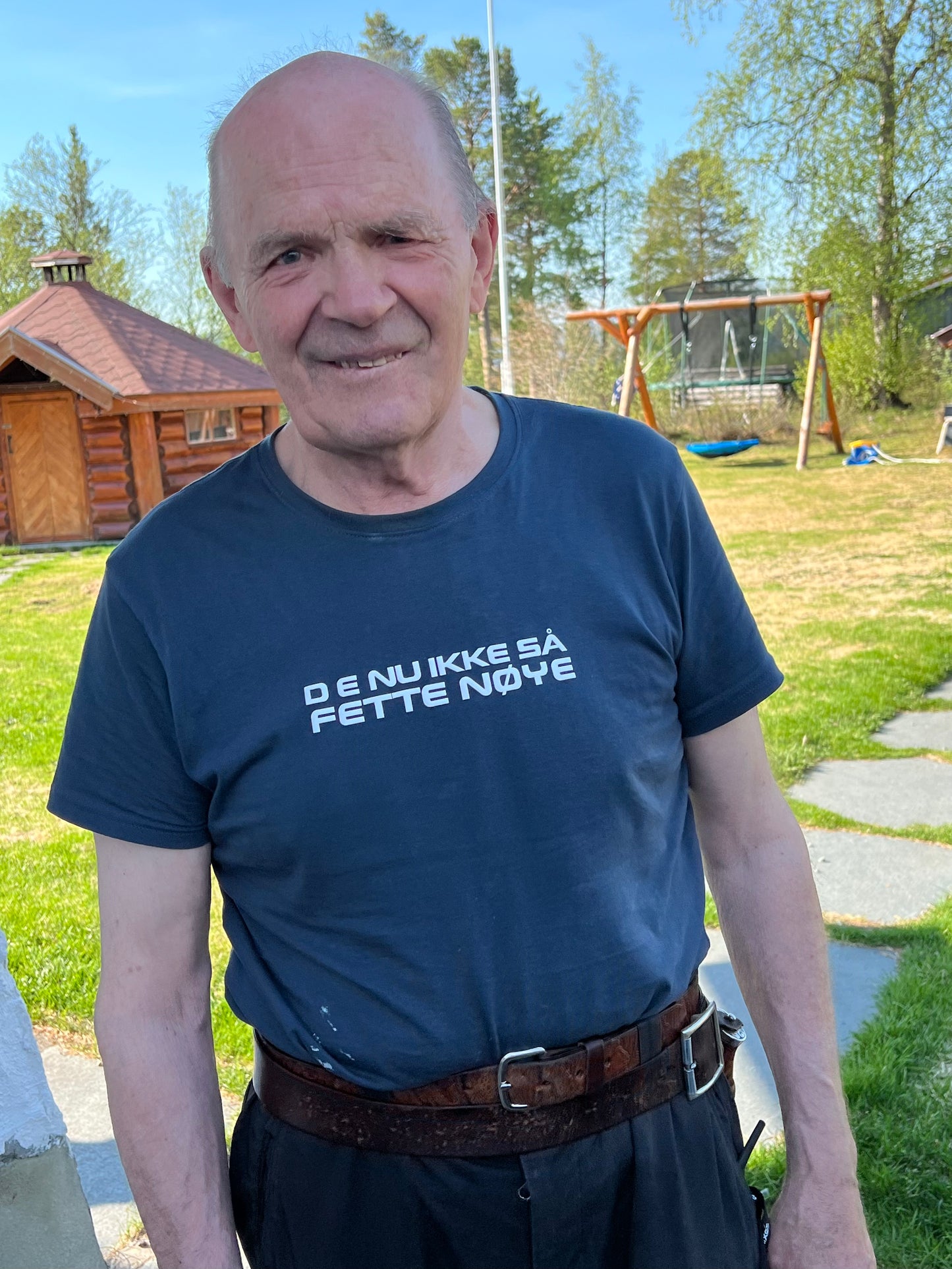 T-Skjorte "D E NU IKKE SÅ FETTE NØYE" T-Skjorte